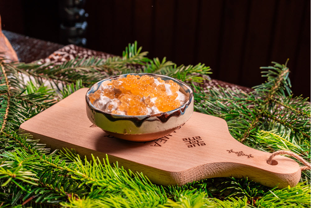 Salată de icre de păstrăv proaspătă la Casa Ott