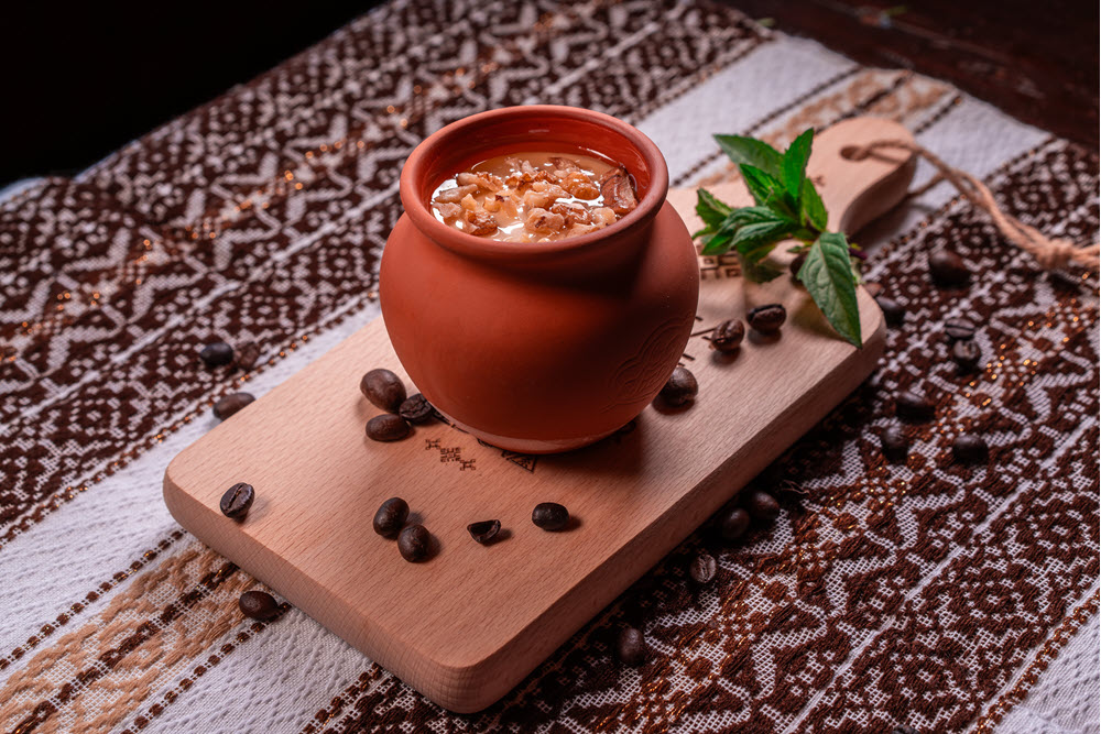 Înghețată de casă cu fructe de pădure la Casa Ott